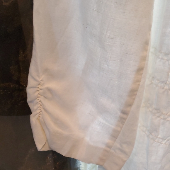 💖🌹Linen Ruffle Blouse - Picture 4 of 7